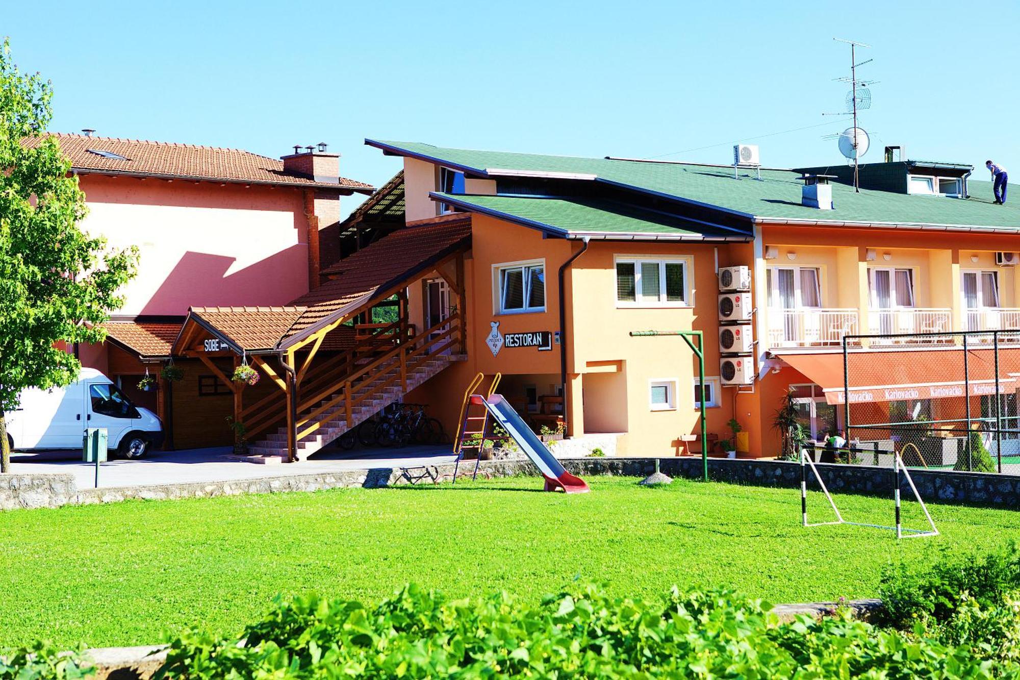 Bed And Breakfast Restaurant Dp Donji Zvecaj Eksteriør billede