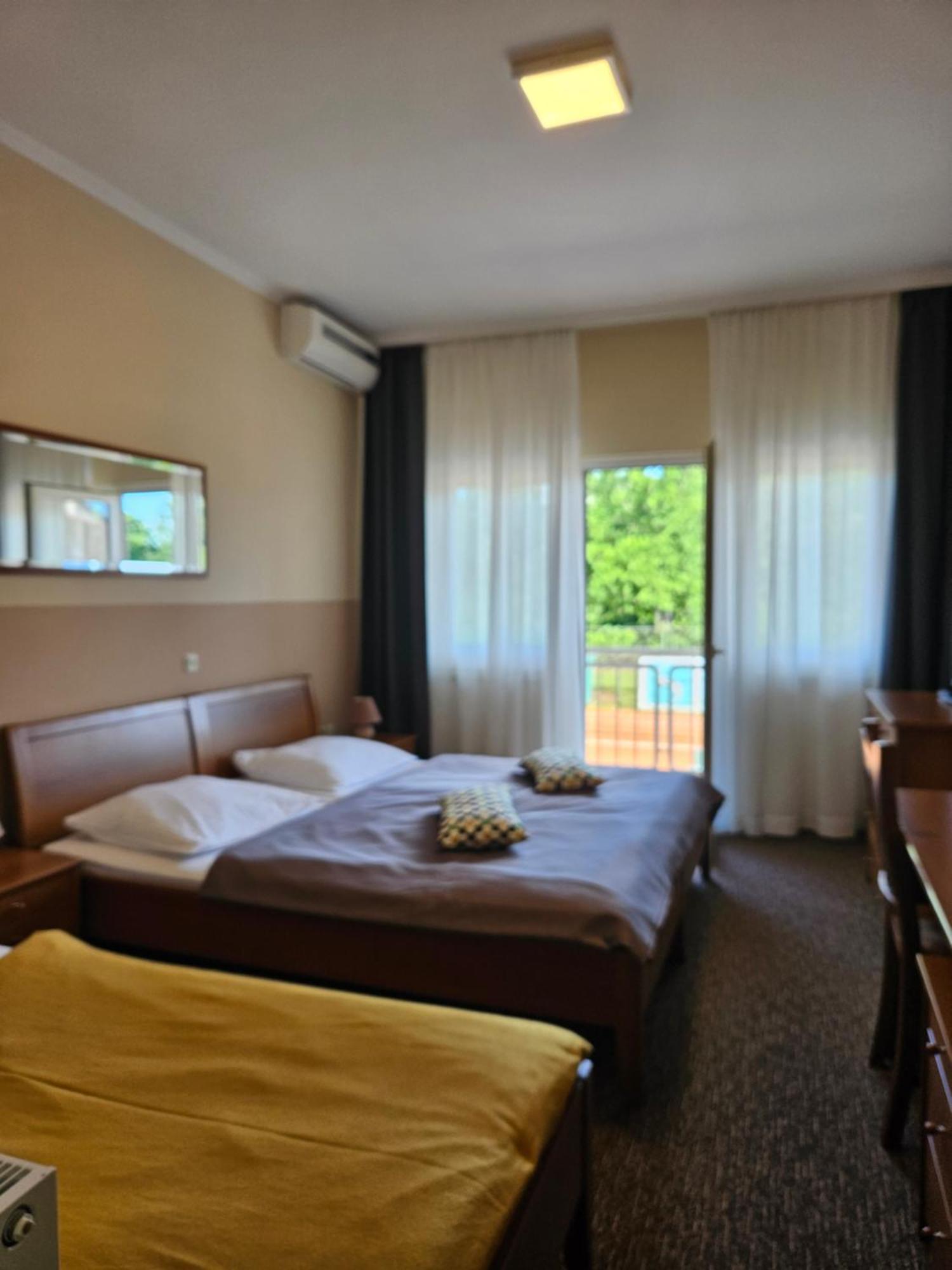 Bed And Breakfast Restaurant Dp Donji Zvecaj Værelse billede